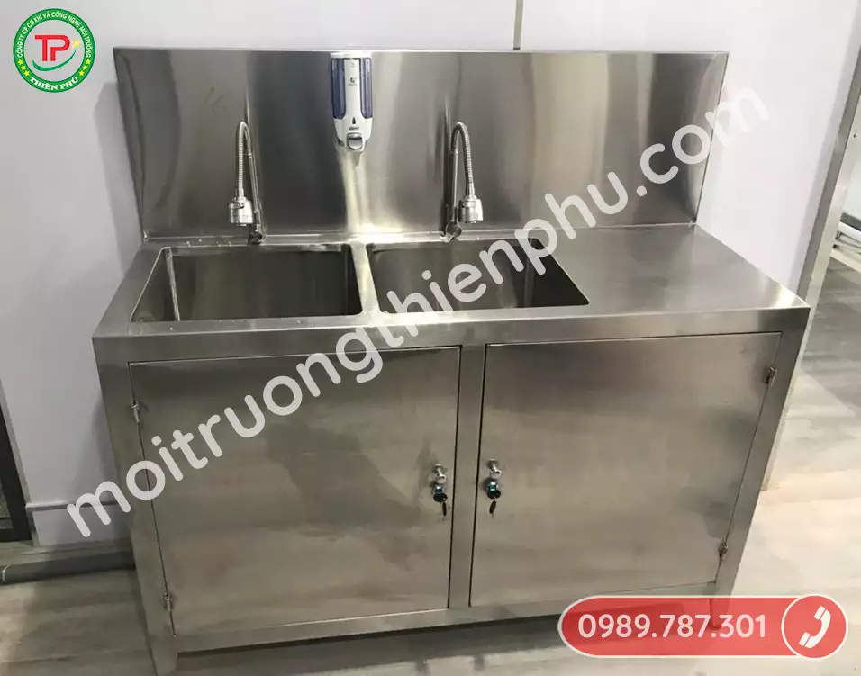 Lắp đặt bồn rửa tay y tế đòi hỏi sự chính xác để tránh rò rỉ và đảm bảo vệ sinh